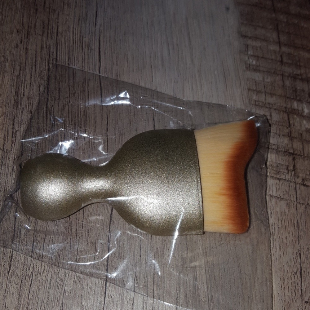 Makeup brush